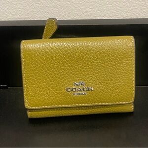 Coach Pebbled Leather Trifold Wallet – Green